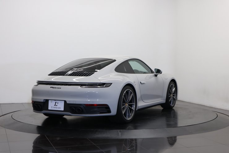 ポルシェ 911(Type992) カレラ PDK 有償色:クレヨン 純正20/21インチ