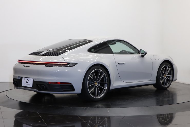 ポルシェ 911(Type992) カレラ PDK 有償色:クレヨン 純正20/21インチ