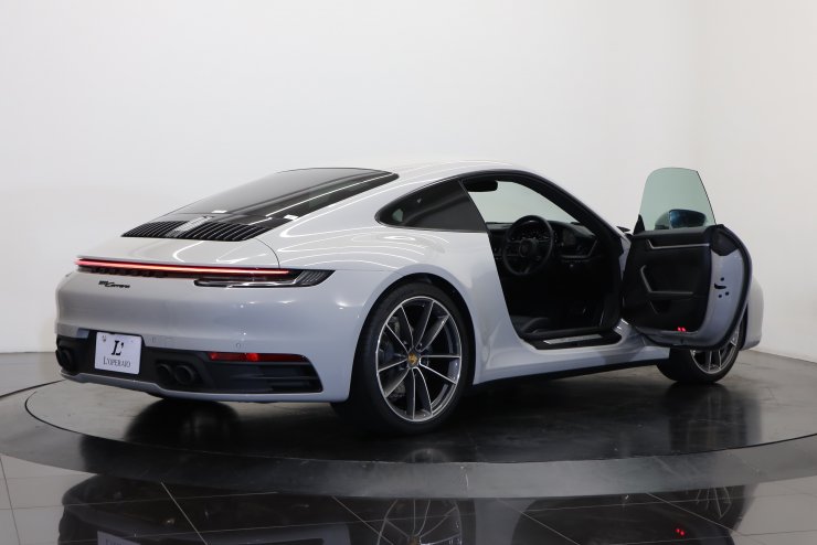 ポルシェ 911(Type992) カレラ PDK 有償色:クレヨン 純正20/21インチ