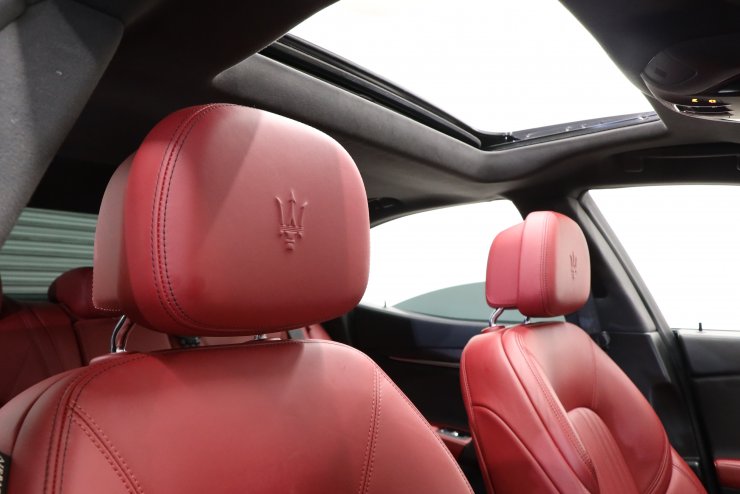 希少 マセラティ ギブリ ディーゼル サンルーフ 赤革 スポーツPKG