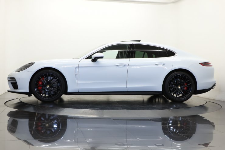 ポルシェ パナメーラ ターボ PDK スポーツクロノPKG パノラマルーフ