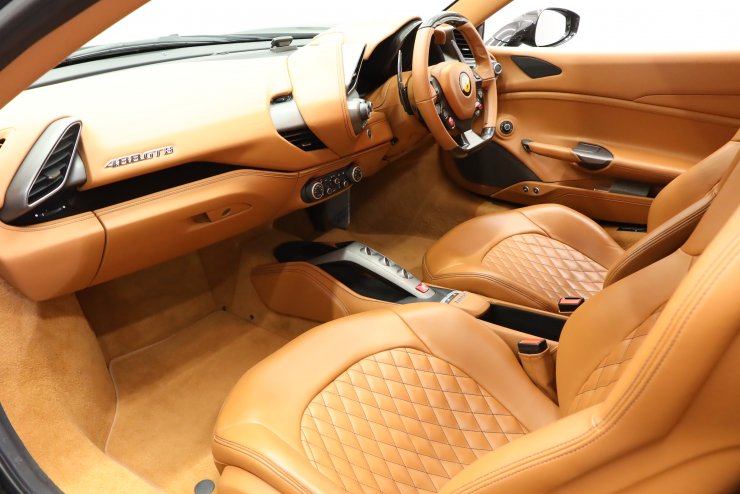フェラーリ 488 GTB F1 DCT 正規ディーラー車 右ハンドル 純正20