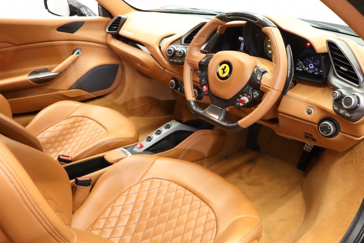 フェラーリ 488 GTB F1 DCT 正規ディーラー車 右ハンドル 純正20