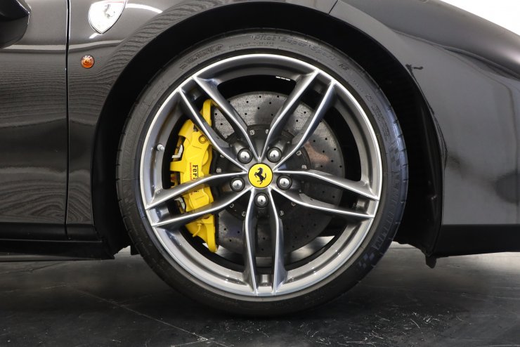 Ferrari 488GTB メーカーオプション純正カーボンパドル Ferrari 488GTB メーカーオプション純正カーボンパドル Real