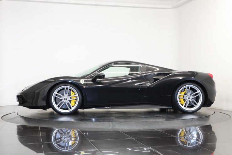 フェラーリ488スパイダーF1 DCTD車/内外装カーボン/Fリフター/20