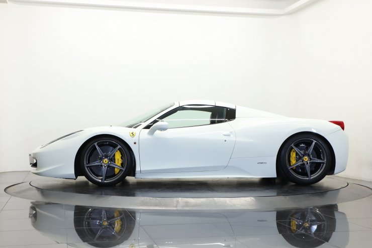 フェラーリ 458 スパイダー F1 DCT 左ハンドル 黒革 純正20インチ