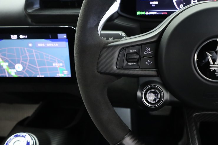 マセラティ MC20 右ハンドル ネロエニグマ カーボンセラミックブレーキ