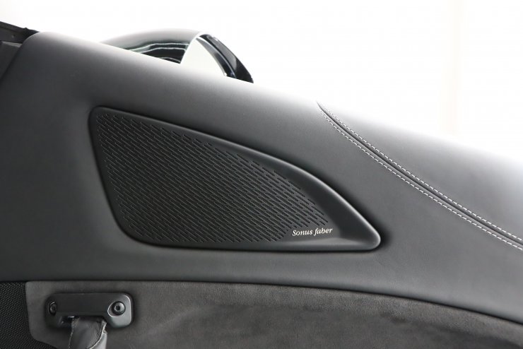 マセラティ MC20 右ハンドル ネロエニグマ カーボンセラミックブレーキ