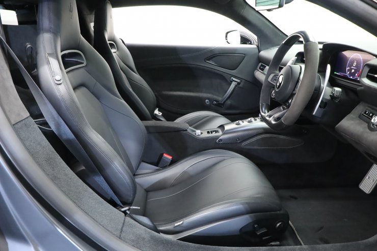 マセラティ MC20 右ハンドル ネロエニグマ カーボンセラミックブレーキ