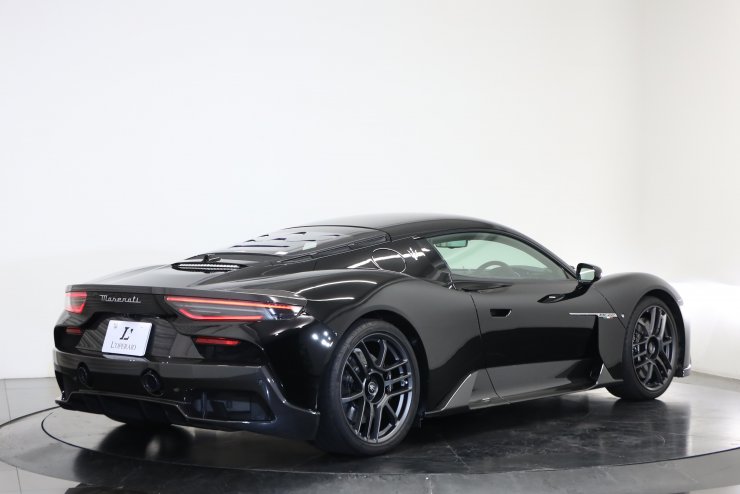 マセラティ MC20 右ハンドル ネロエニグマ カーボンセラミックブレーキ