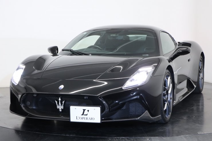 マセラティ MC20 右ハンドル ネロエニグマ カーボンセラミックブレーキ