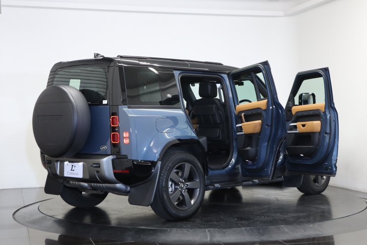 【非売品】ランドローバー新型ディフェダー　オーナー限定写真集　ケース 非売品】ランドローバー新型ディフェダー オーナー限定写真集