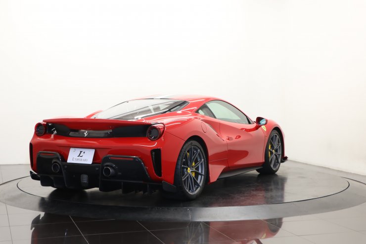 フェラーリ 488 ピスタ F1 DCT 正規D車 2トーンストライプ フロント