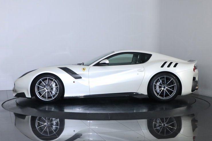 フェラーリ F12 TDF 世界限定799台 正規ディーラー車 特別外装色