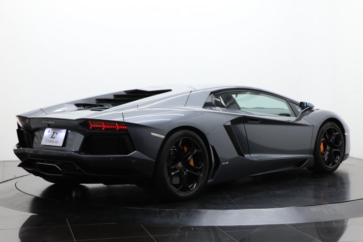 ランボルギーニ アヴェンタドール LP700-4 正規ディーラー車