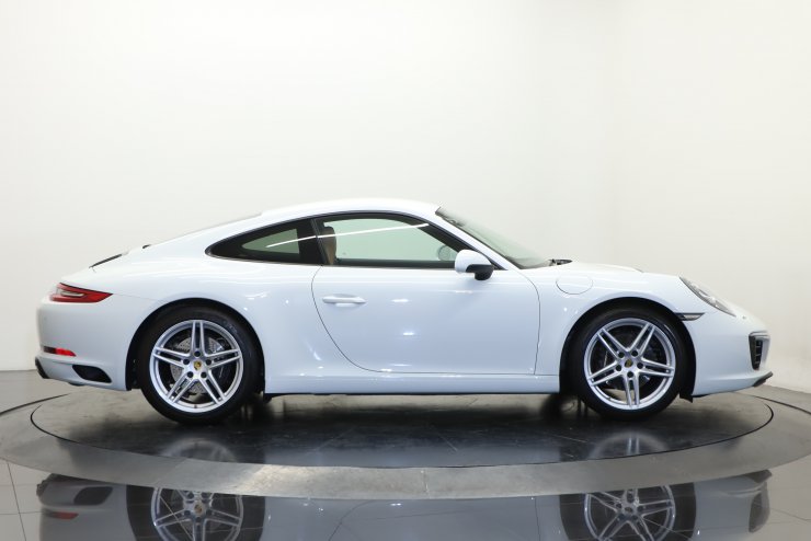 ポルシェ　911カレラ ポルシェ 911(Type991) カレラ 7MT コニャック/エスプレッソナチュラル