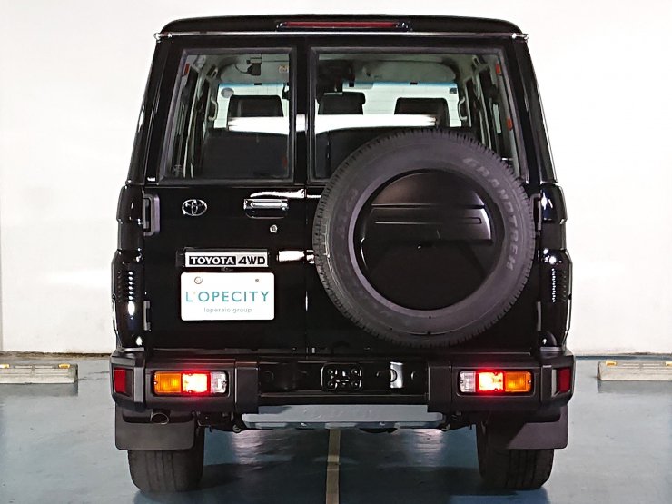 トヨタ ランドクルーザー 70 2.8 AXディーゼルターボ 4WD モデリスタ18