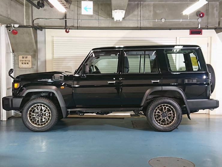 トヨタ ランドクルーザー 70 2.8 AXディーゼルターボ 4WD モデリスタ18