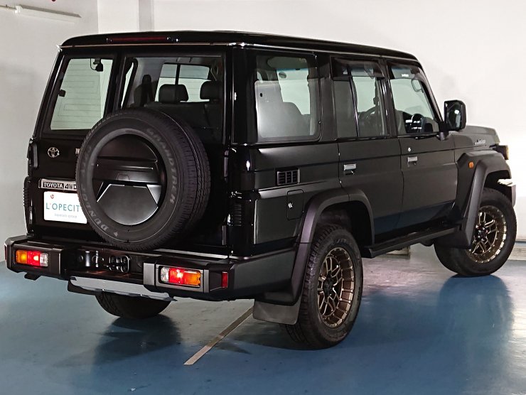 トヨタ ランドクルーザー 70 2.8 AXディーゼルターボ 4WD モデリスタ18