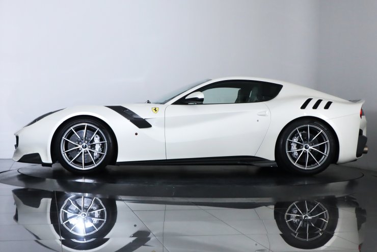 フェラーリ F12 TDF 世界限定799台 正規ディーラー車 特別外装色