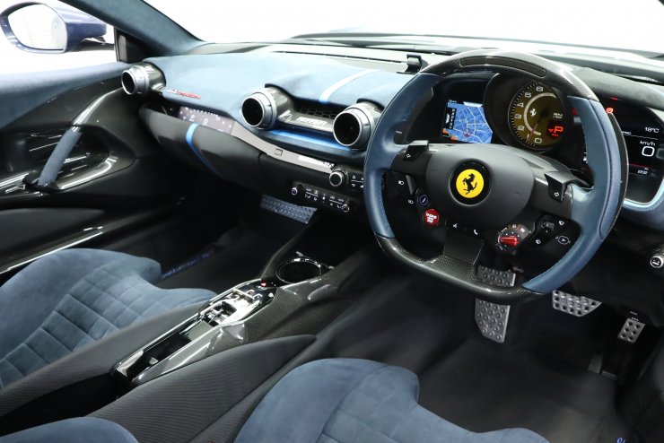 フェラーリ 812 コンペティツィオーネ F1 DCT 正規ディーラー車 世界
