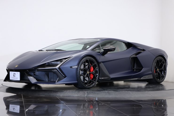 ランボルギーニ レヴエルト 新車購入特典 カーボンボックス