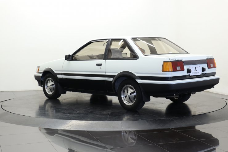 トヨタ カローラ レビン 2ドア 1600GT APEX 5MT AE86 純正13インチ