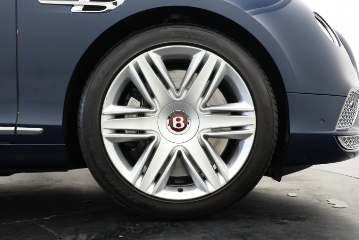 ベントレー コンチネンタル GT V8コンバーチブル 右ハンドル 純正20