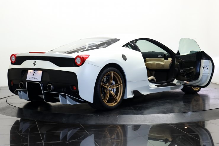 フェラーリ 458 スペチアーレ F1 DCT 正規D車 特注マットカラー クレマ