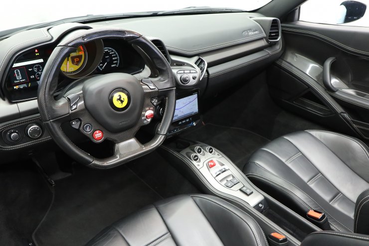 フェラーリ 458 スパイダー F1 DCT 左ハンドル カーボンLED