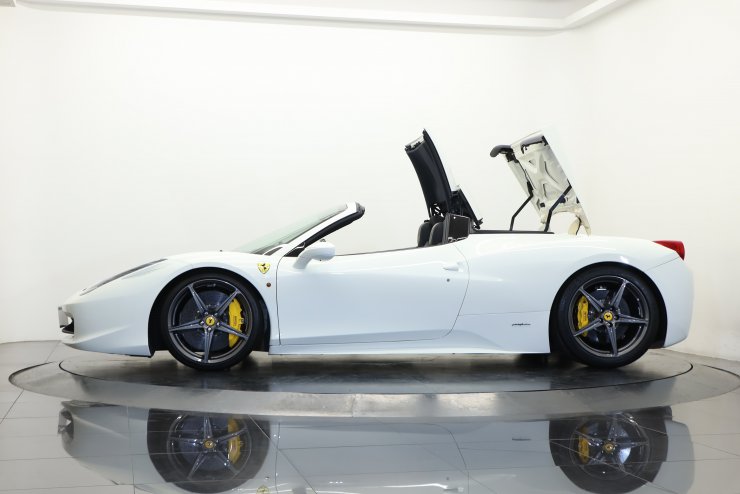 フェラーリ 458 スパイダー F1 DCT 左ハンドル カーボンLED