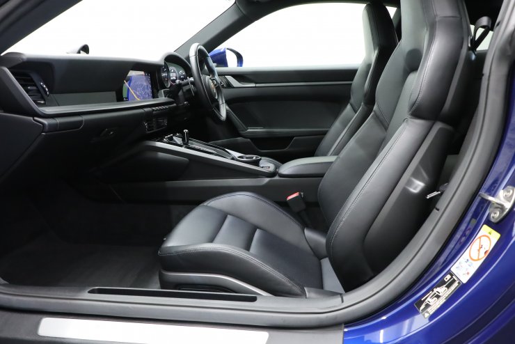 ポルシェ 911(Type992) カレラ PDK ゲンチアンブルーメタリック 純正20