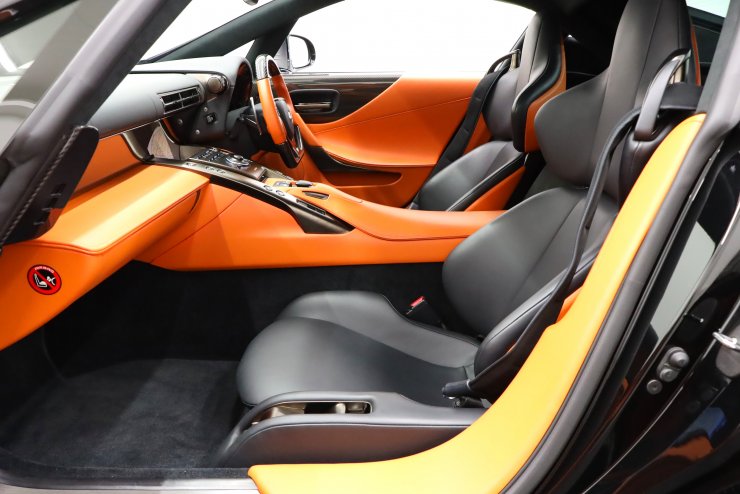 レクサス LFA 世界限定500台 ブラック×オレンジレザー 20インチ鍛造