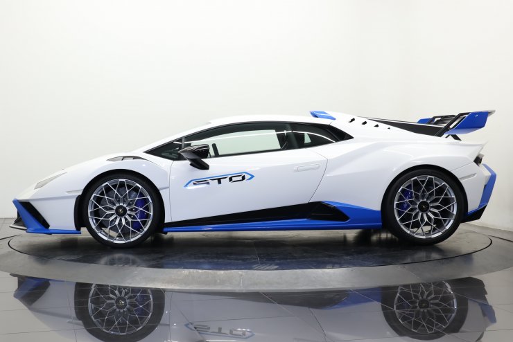 ランボルギーニ ウラカン STO 1オーナー車 オプション総額約560万円 20