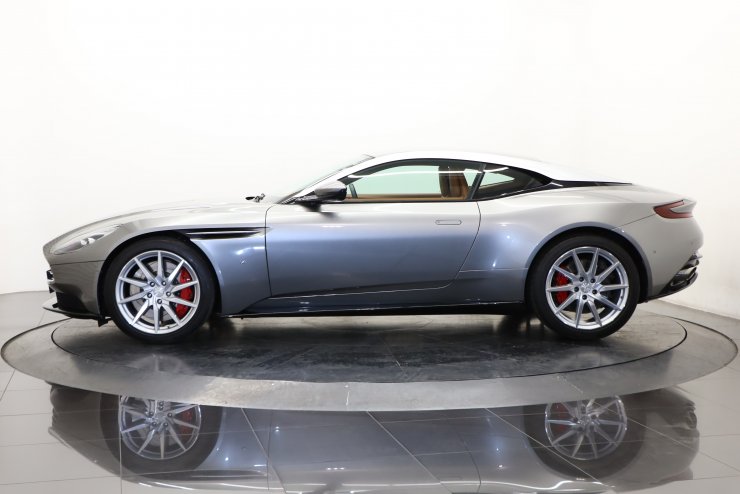 アストンマーティン DB11 ローンチエディション 世界限定1000台
