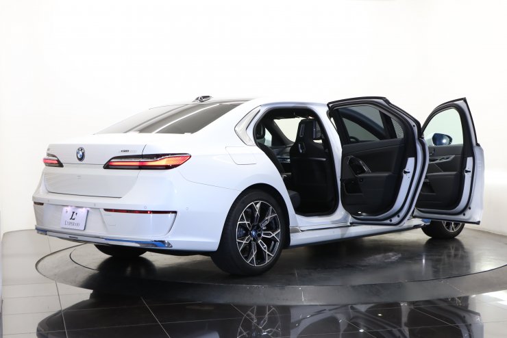 BMW i7 xDrive 60 エクセレンス リアエンターテイメント リア