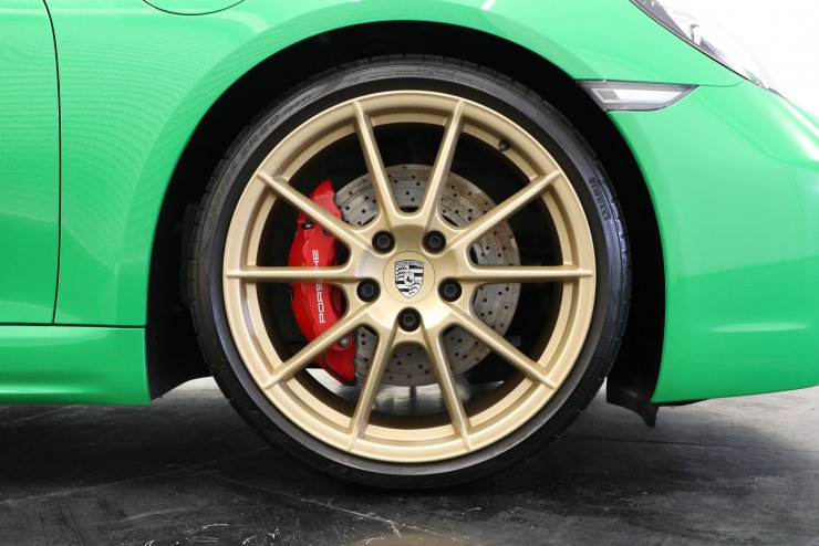 ポルシェ 718 ボクスター GTS4.0 6MT 有償カラー 純正20インチアルミ