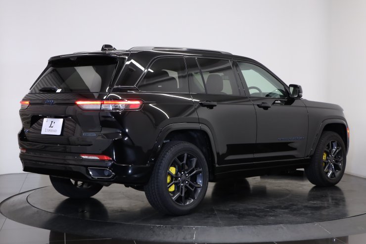 ジープ グランドチェロキー 4xe 30thアニバーサリーエディション 限定