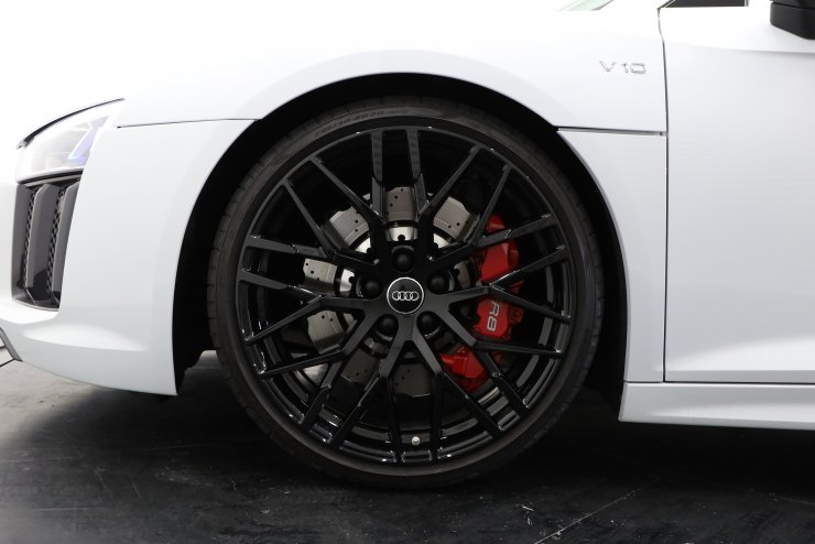 アウディ R8 スパイダー V10 5.2FSI クワトロ 純正20インチ鍛造
