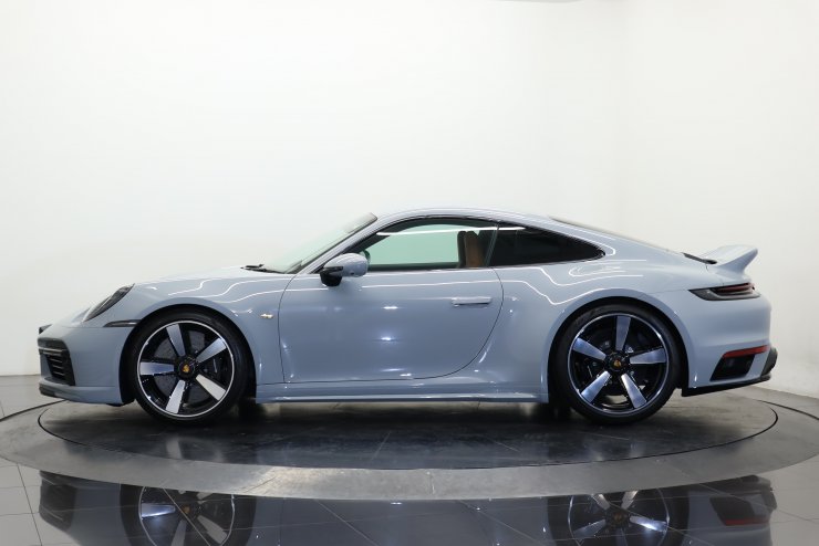 ポルシェ 911(Type992) スポーツクラシック 7MT 世界限定1250台 全面
