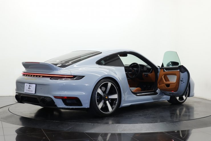 ポルシェ 911(Type992) スポーツクラシック 7MT 世界限定1250台 全面
