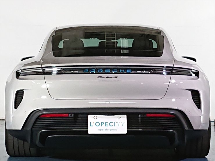 ポルシェ タイカン ターボS 現行モデル 走行約30km オプション総額約