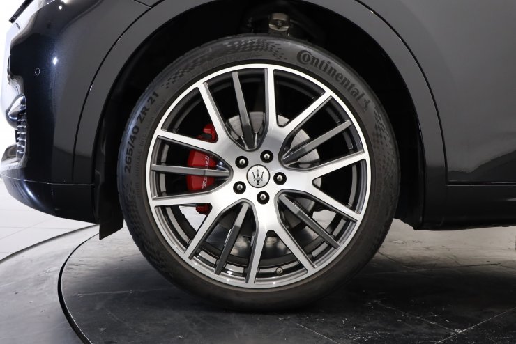 マセラティ レヴァンテ GT ハイブリッド 有償色 純正21インチアルミ