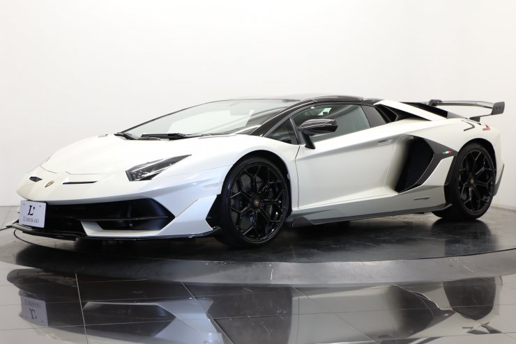 ランボルギーニ アヴェンタドール SVJロードスター 4WD 正規