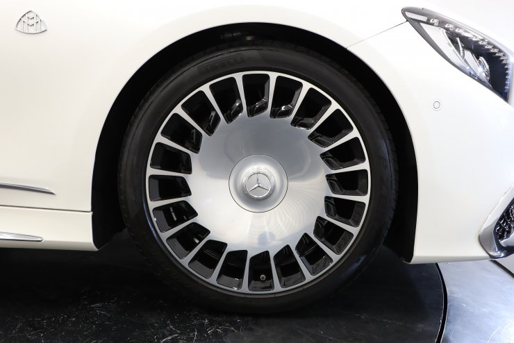 マイバッハ Whitebox 1/43 マイバッハ DS 8 ツェッペリン 1930 レッド/ブラック