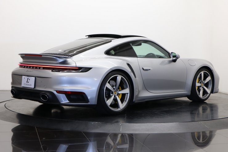 ポルシェ 911(Type992) ターボ S PDK 純正20/21インチAW PCCB ガラス