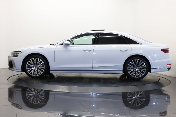 アウディ A8 55TFSI クワトロ 後期モデル コンフォートパッケージ