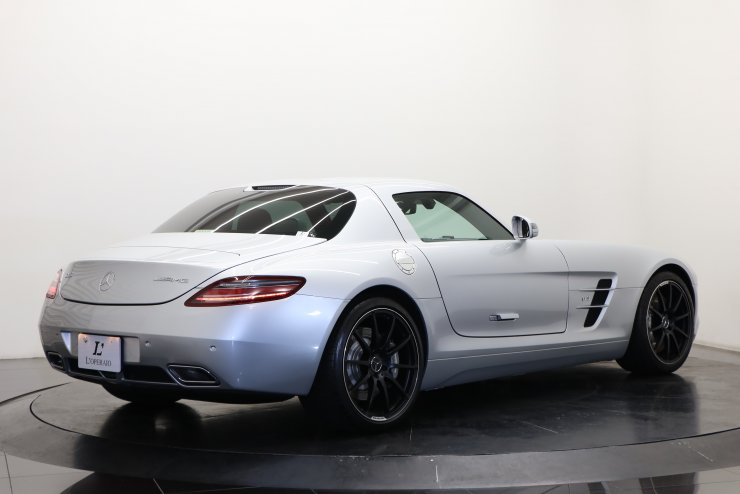 メルセデスベンツ SLS AMG AMGパフォーマンスステアリング AMG