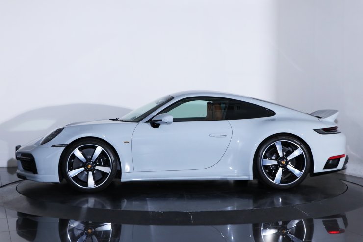 ポルシェ 911(Type992) スポーツクラシック 7MT 世界限定1250台 全面