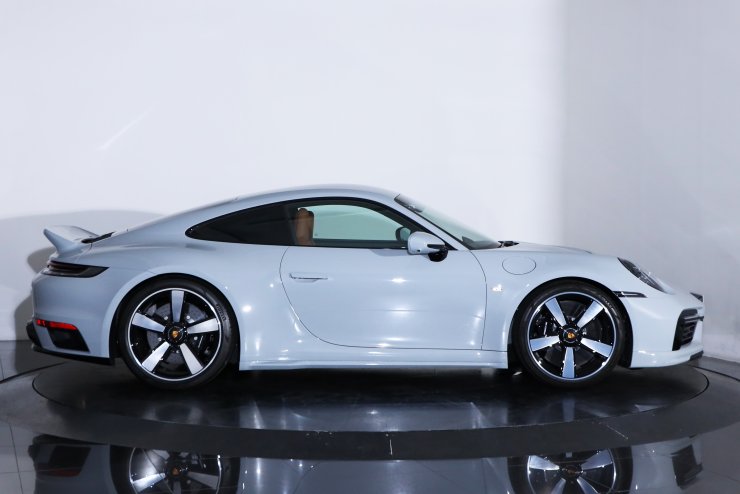 ポルシェ 911(Type992) スポーツクラシック 7MT 世界限定1250台 全面